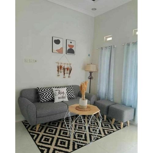 طقم غرفة معيشة 3 قطع كتان و خشب سويدي و ام دي اف ت...