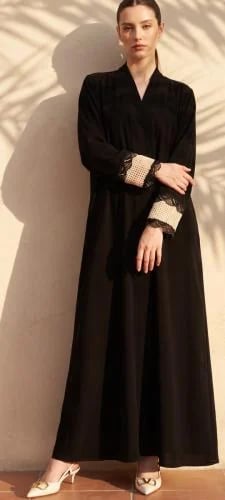 عباية صيفية كريب أسود بأطراف أكمام مزينة بدانتيل أ...