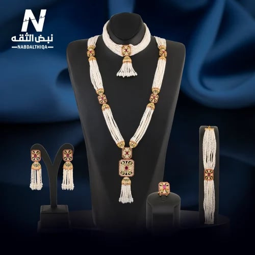 A women's pearl and pearl necklace set, gold-plated with zircon and diamond-like precision