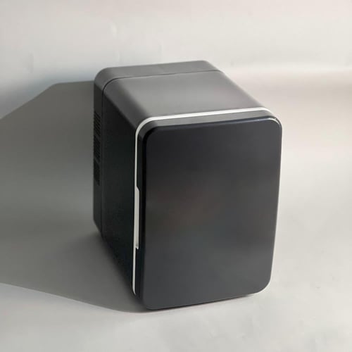 ثلاجة سوداء