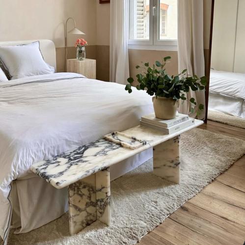 طاولة جانبية