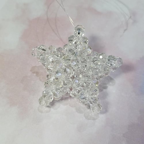 تعليقة سيارة نجمة بالخرز الأبيض الشفاف