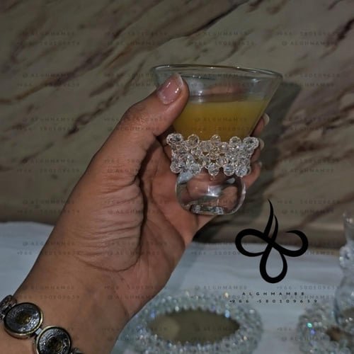 12 فنجان قهوة و 12 قاعدة