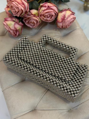 شنطة بالخرز الميتاليك