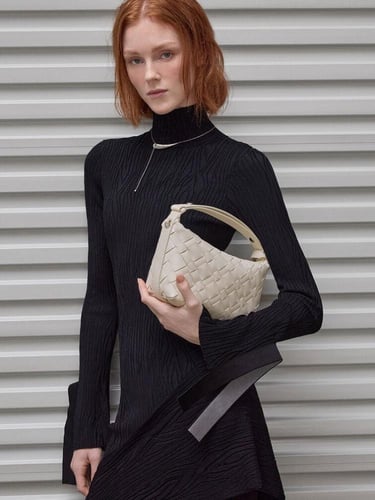 تشارلز & كيث حقيبة ايفيت منسوجة -كريمي