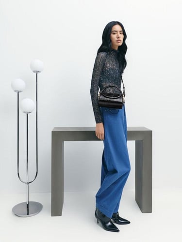 حقيبة كايلا بمقبض علوي وغطاء أمامي تشارلز اند كيث...