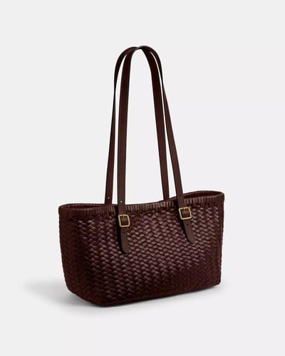 توت باق سوينق المنسوجه يدويًا من ماركة كوتش