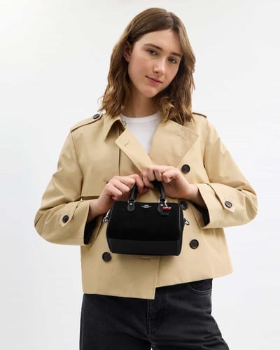 حقيبة ميني روان مع ميداليه الكرز - ماركة كوتش