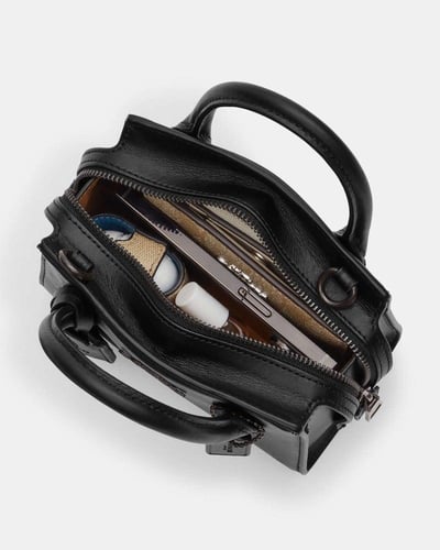 كوتش أندريا ميني كاريال