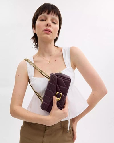 حقيبة كتف تابي 20 ماركة كوتش - لون خمري