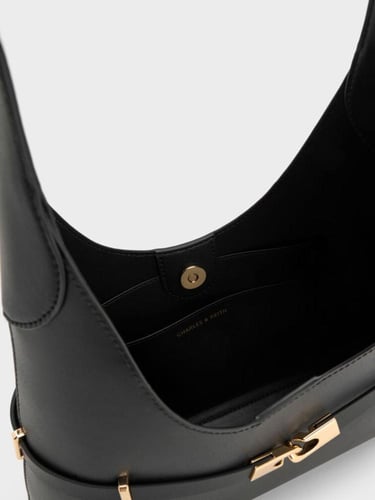 حقيبة أرليت هوبو بحزام وتفاصيل معدنية - أسود