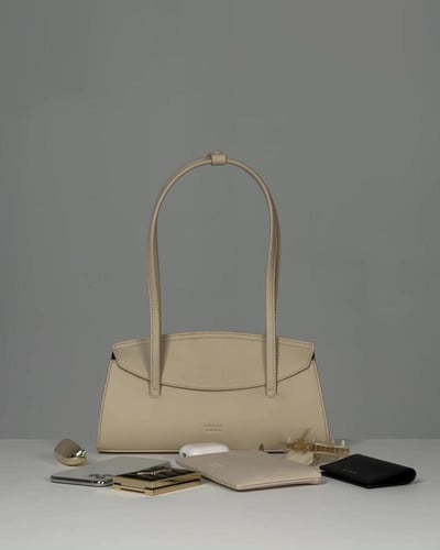 حقيبة كارولين من ماركة فريجا - لون الشوفان