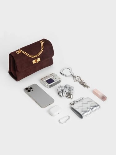 حقيبة كيري كروس بودي بمقبض سلسلة من جلد السويد تشا...