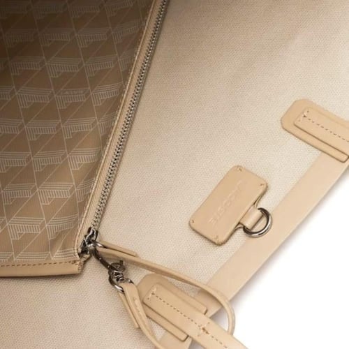 توت باق من ماركة لاكوست