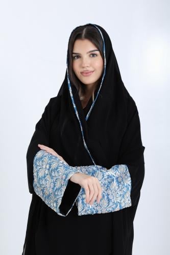 عباية كريب المتميزة بنقشة هندية طرف الاكمام ، مع الطرحة