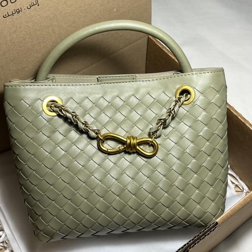 انديامو لون اخضر فاتح