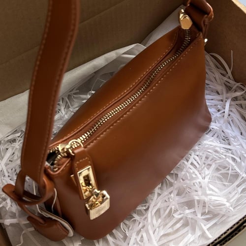 شنطة هوبو لون بني