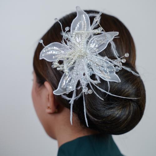 فيونكة شعر قماشية مزينة بالكريستال