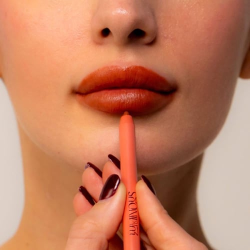 Cinnamon lipliner