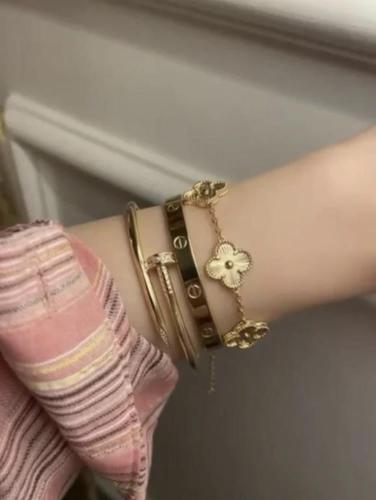 بكج أساور ماركات ذهبية