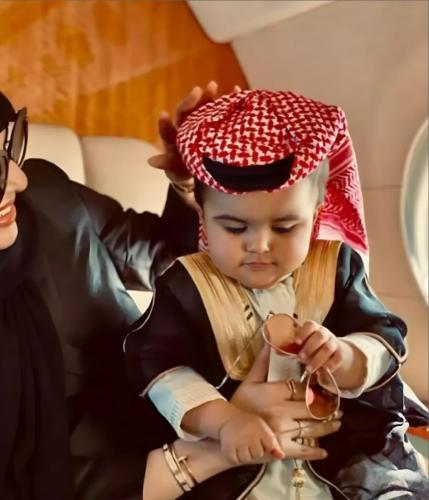 بشت للاطفال بالاسم لون اسود