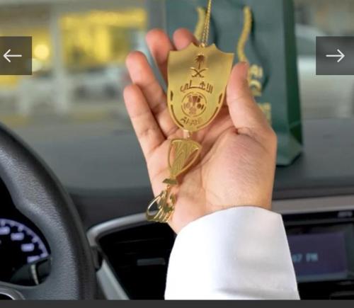 تعليقه سياره نادي الاهلي مع شعار الكاس