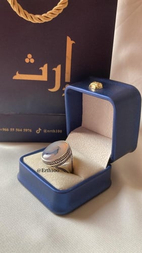 خاتم رجالي فضة عيار 925 مُتوج بالعقيق اليماني الطب...