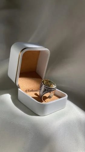 Men's silver ring 925 karat topped with natural original Yemeni agate.