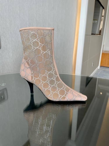 هيلز قوتشي متوفر ب ٣ الوان