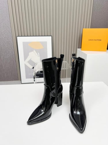 بوت شتوي انيق من lv