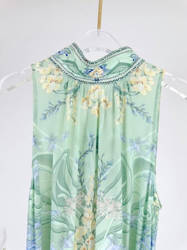 فستان طويل بزخرفه انيقة " لونين"