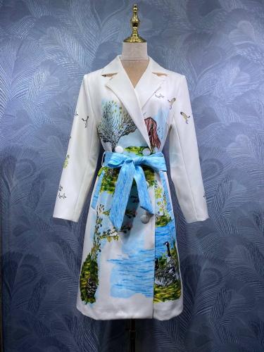 معطف انيق من كولكشن الربيع فالنتينو