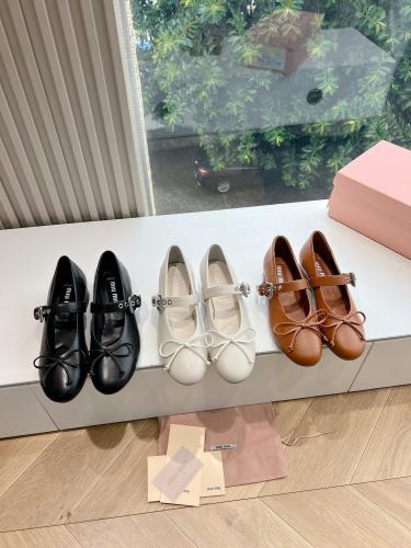 شوز miumiu " عدة الوان "