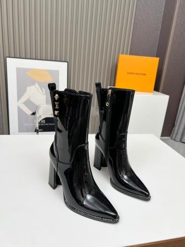 بوت شتوي انيق من lv