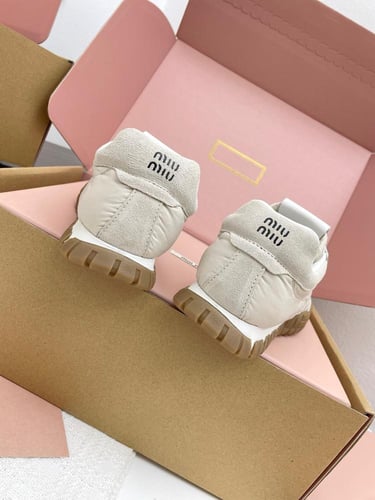 سنيكرز miu miu