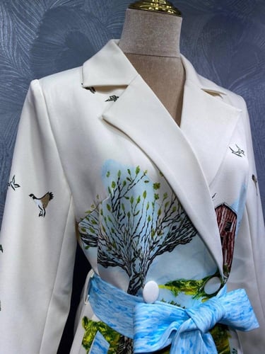 معطف انيق من كولكشن الربيع فالنتينو