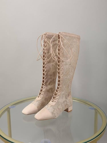 بوت ديور متوفر بلونين