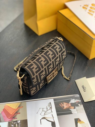 شنطة فندي " مقاسين "