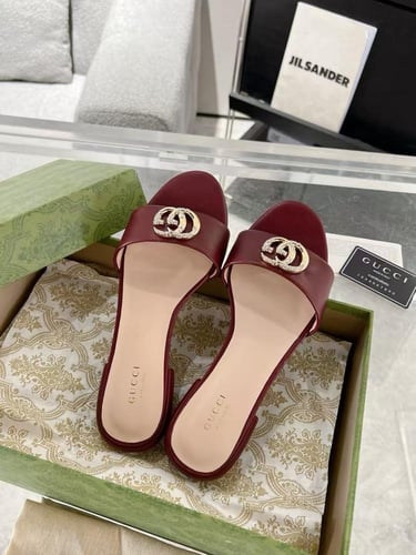 فلات قوتشي "عدة الوان"