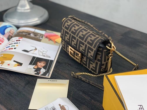 شنطة فندي " مقاسين "