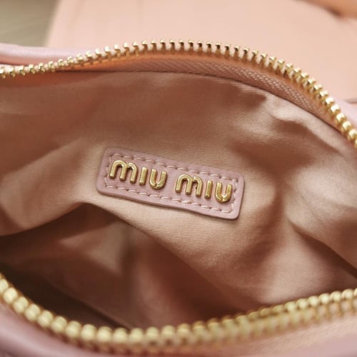 شنطة miu miu
