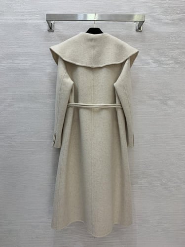 معطف ديور كولكشن الشتاء