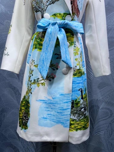 معطف انيق من كولكشن الربيع فالنتينو