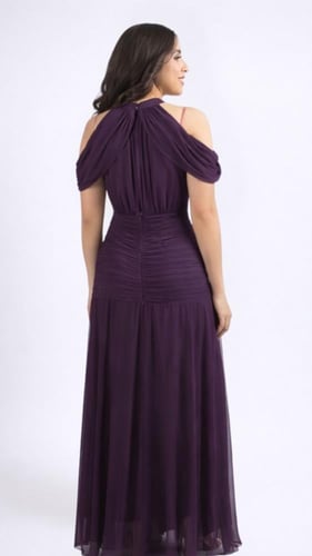 فستان تٌل ناعم بتصميم انسيابي