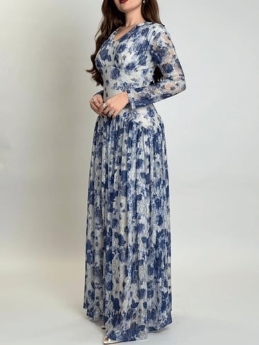 فستان طويل بتصميم أنثوي راقٍ