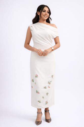 فستان أوف وايت بتطريز ناعم