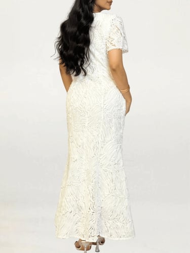 فستان بتفاصيل قماش مموّجة