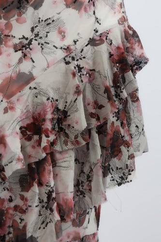 فستان بطبعات ناعمة