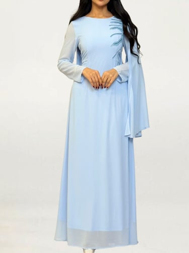 فستان بتصميم هادئ يعكس الأناقة والنعومة