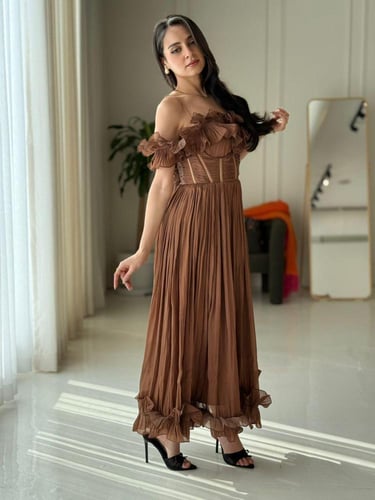 فستان بتصميم انيق ومميز